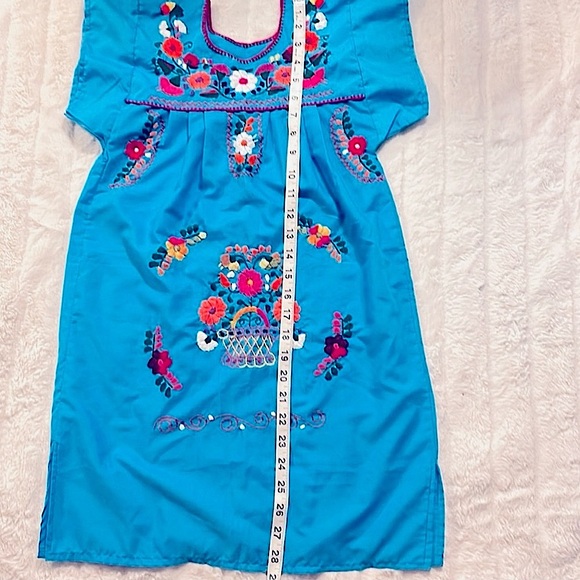Embroidered handmade Mexican dress - Picture 9 of 9